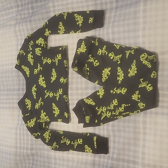 4T Jammies - Picture 1 of 3
